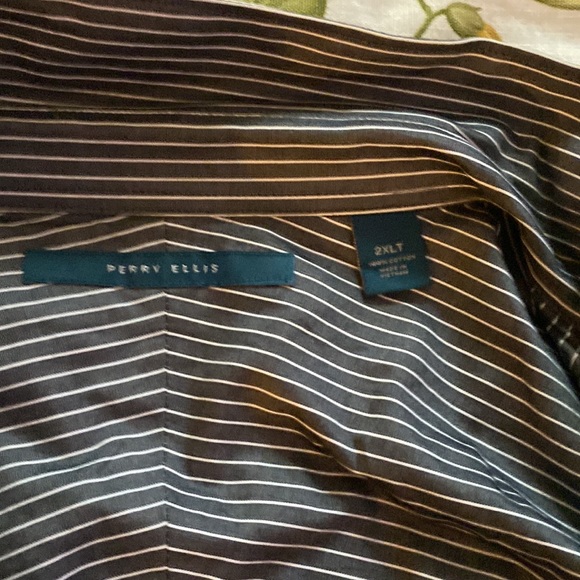 Perry Ellis dress shirt used in great condition - Picture 4 of 4